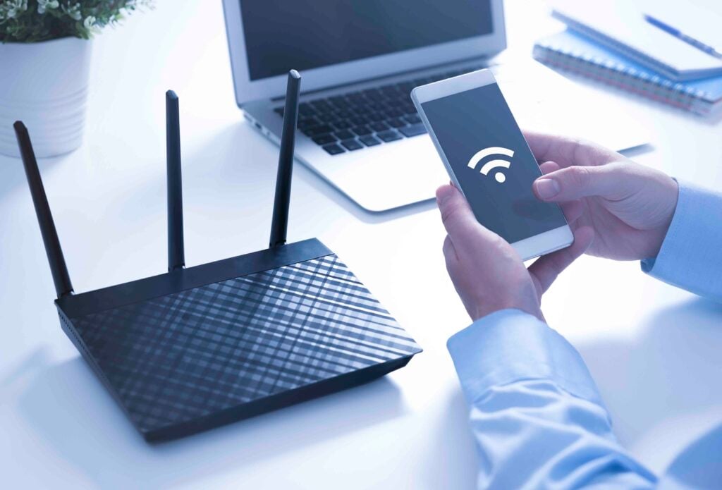 Un consejo para mejorar el rendimiento del WiFi consiste en actualizar el firmware del router